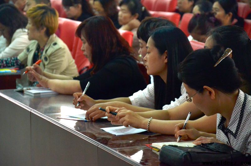 家校沟通，形成利于学生发展的合力 ——记二高中高一高二家长会