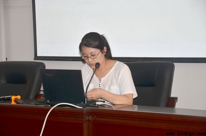 幽幽书香 点点墨趣——经典诵读暨第十届读书报告会