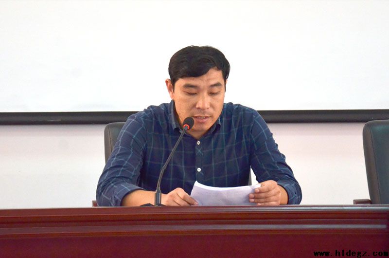 搭起家校合作的坚实平台 ——二高中新学期第一次家长委员会会议召开