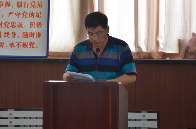 葫芦岛市二高中召开庆七一“一先两优”表彰暨新党员宣誓大会