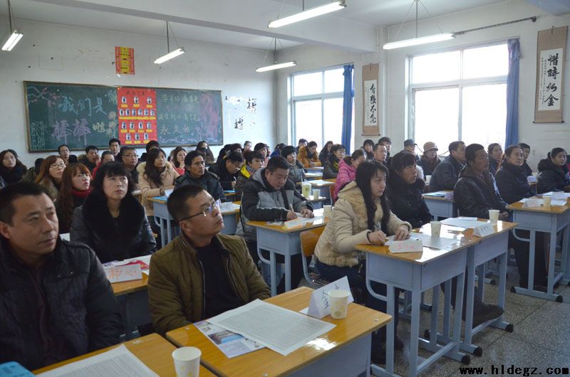 勠力同心 共创美好未来——记高一家长会