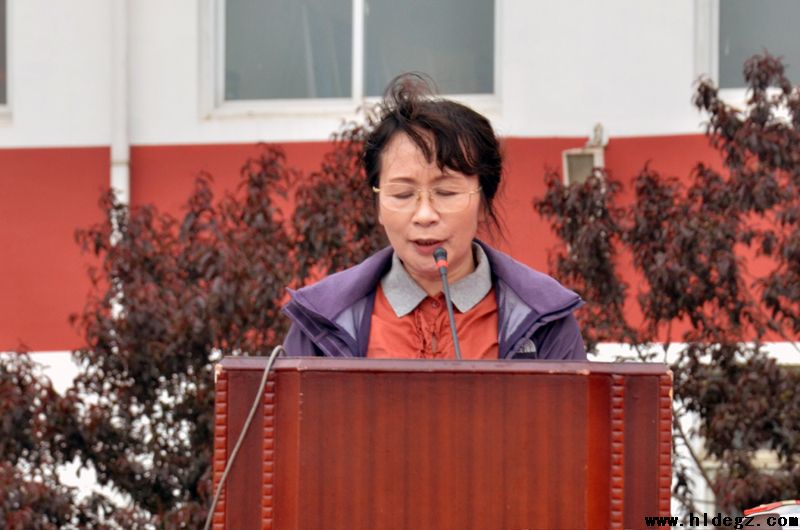 诗意天公为洒扫，二高典礼情价高 ——市二高中2015届毕业典礼纪实