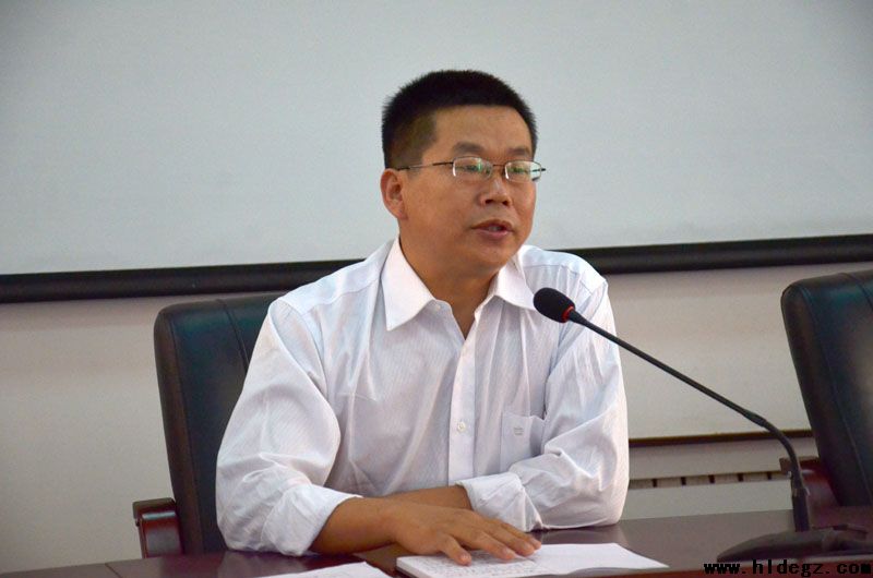 搭起家校合作的坚实平台 ——二高中新学期第一次家长委员会会议召开