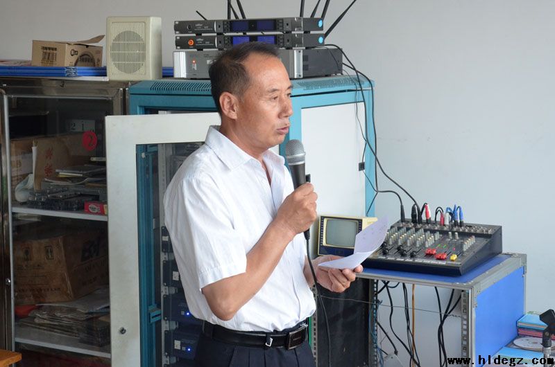 二高中举行高一新生逃生疏散演练