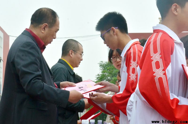 诗意天公为洒扫，二高典礼情价高 ——市二高中2015届毕业典礼纪实