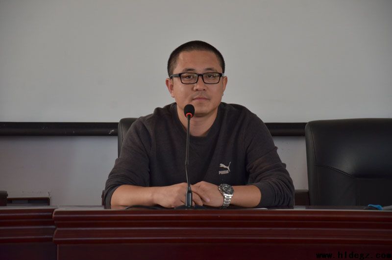 搭起家校合作的坚实平台 ——二高中新学期第一次家长委员会会议召开