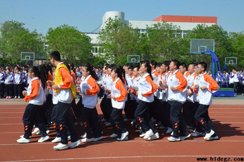 二高中举行跑操比赛