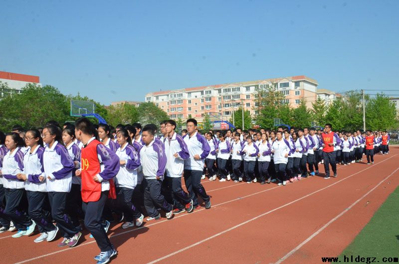 二高中举行跑操比赛