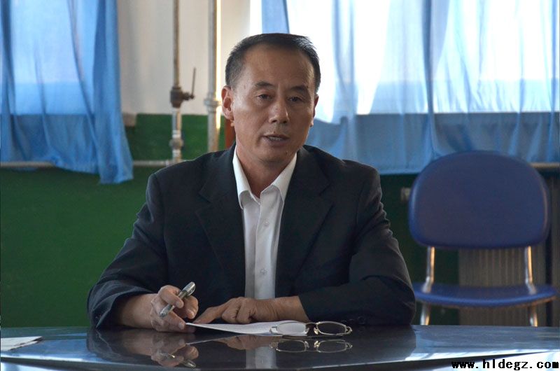 搭起家校合作的坚实平台 ——二高中新学期第一次家长委员会会议召开