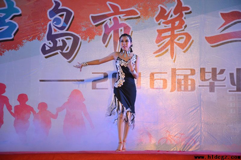 永远的纪念 ——二高中成功举办2016届毕业典礼