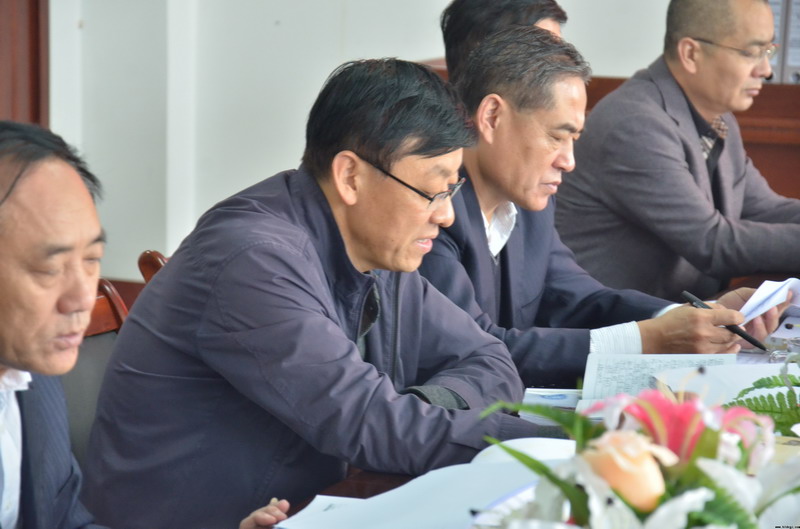 振奋精神，谱写新篇