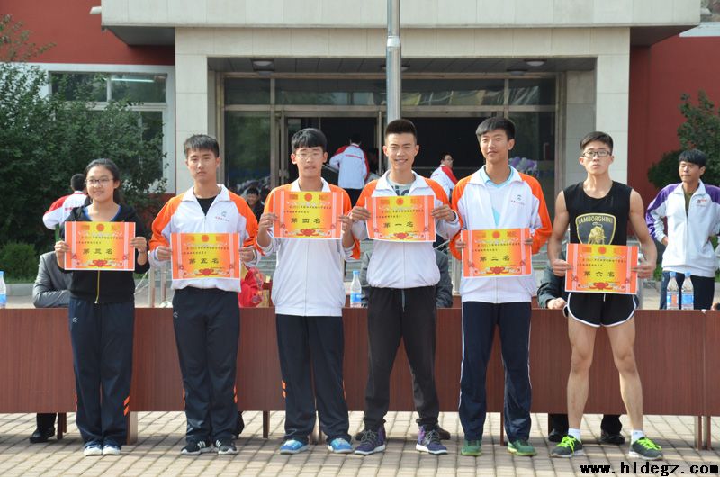 市二高中秋季田径运动会圆满结束