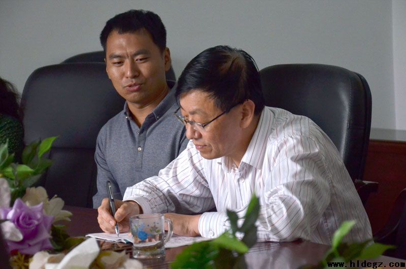 局长推门听课  推动我校教学