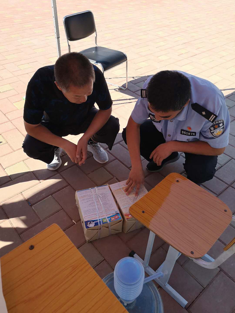 警校联手 确保校园平安
