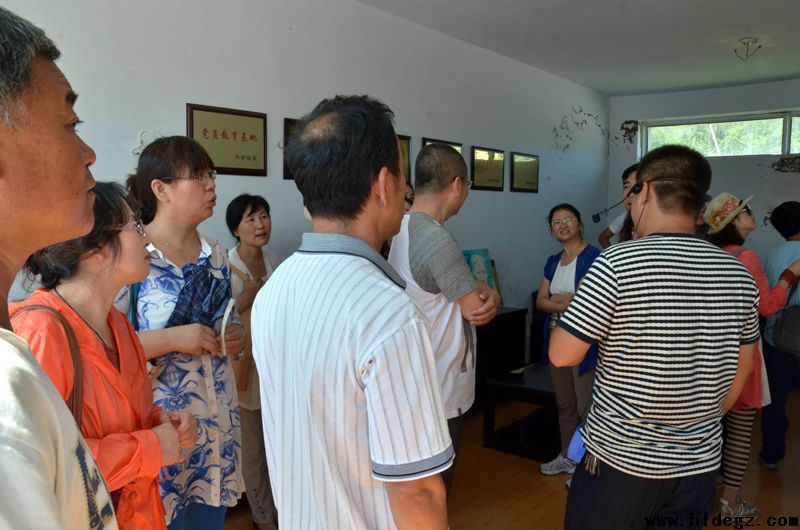 一堂生动的党员教育课 ——二高中党委组织党员参观下五家子惨案遗址