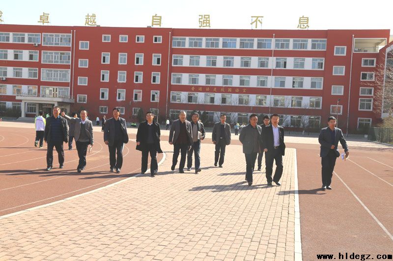 市领导、市教育局领导检查指导市二高中2017年高考备考工作