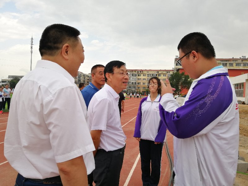 市教育局领导到二高中检查扫黑除恶专项斗争工作 并走访慰问一线教师