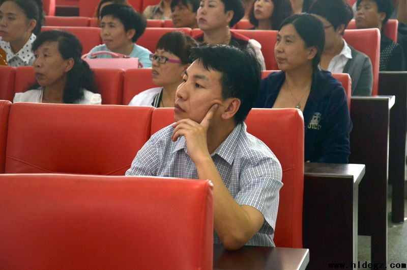 家校沟通，形成利于学生发展的合力 ——记二高中高一高二家长会