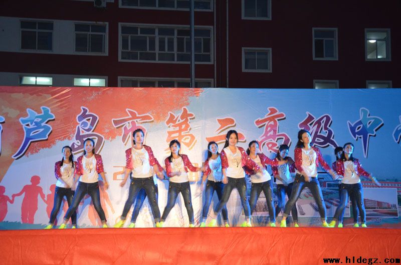 永远的纪念 ——二高中成功举办2016届毕业典礼