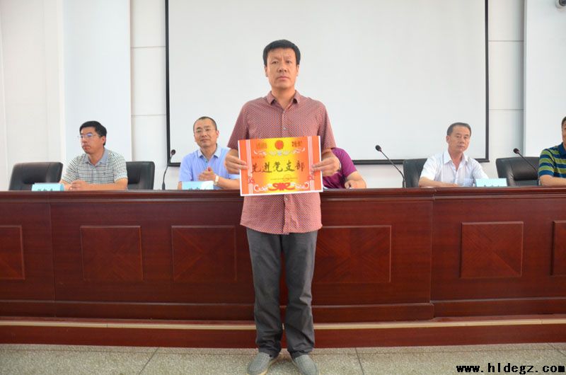 市二高中召开纪念建党95周年暨七一表彰大会