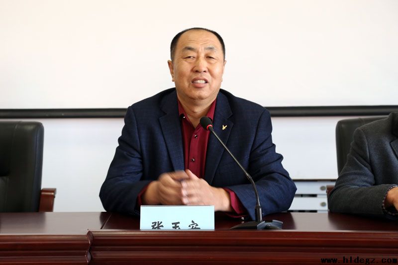 市教育局在二高中召开全体教职工大会
