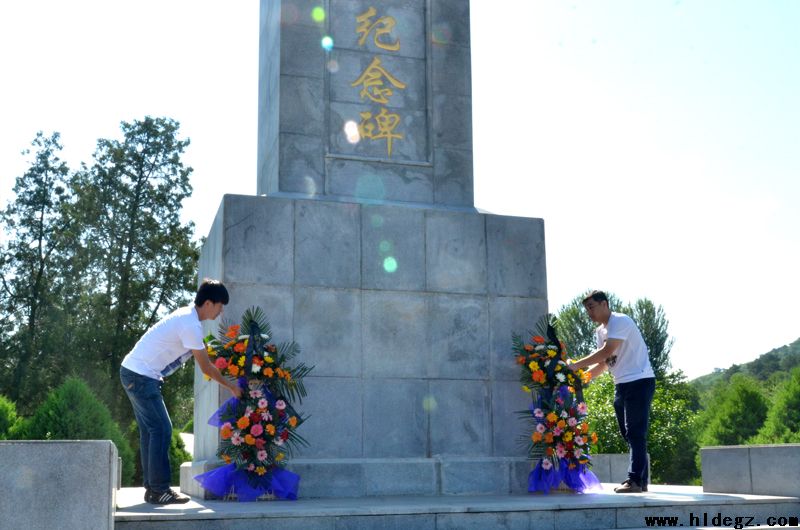 一堂生动的党员教育课 ——二高中党委组织党员参观下五家子惨案遗址