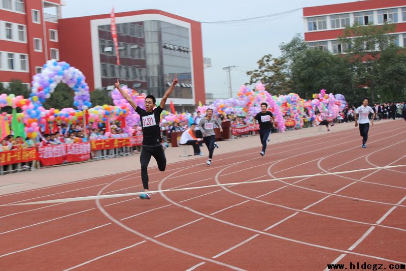 市二高中秋季田径运动会圆满结束