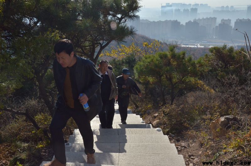 品首山晚秋，强自身筋骨 ——记我校工会组织教工清游首山