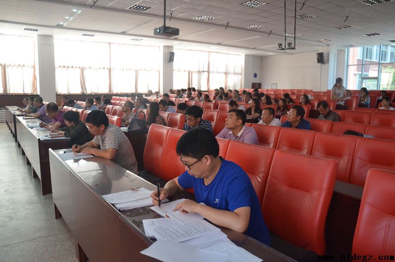 市二高中举办学习习近平同志系列重要讲话精神专题讲座