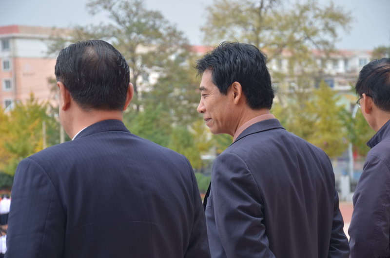 振奋精神，谱写新篇