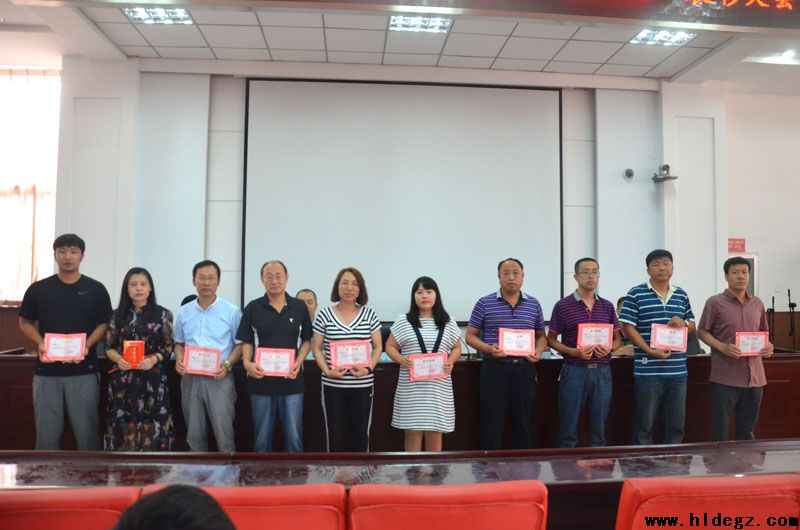 市二高中召开纪念建党95周年暨七一表彰大会