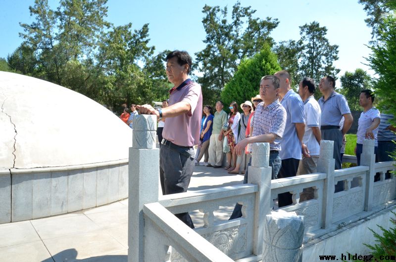一堂生动的党员教育课 ——二高中党委组织党员参观下五家子惨案遗址