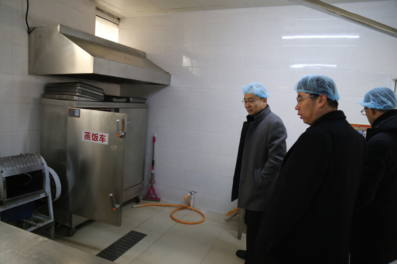 市二高中进行校园安全大检查