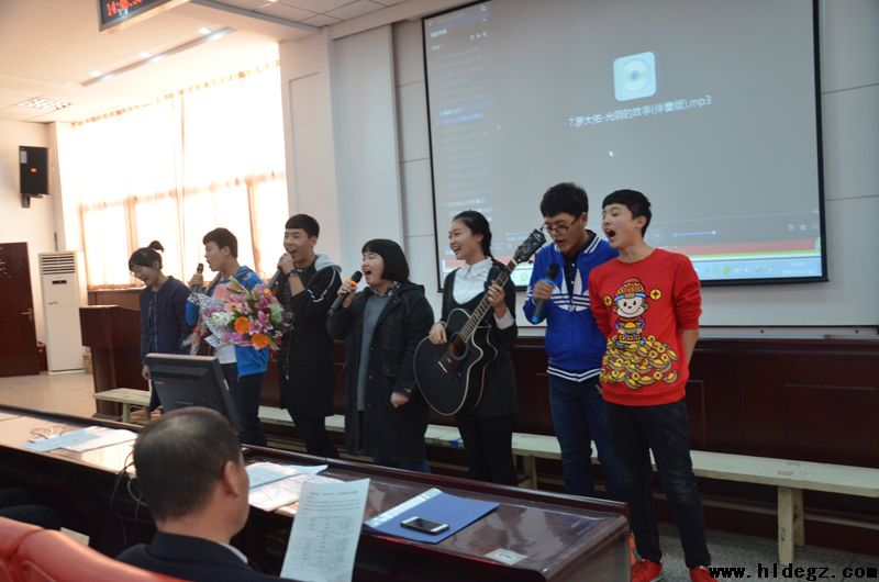 二高中成功举办第四届“二高好声音”元旦联欢会