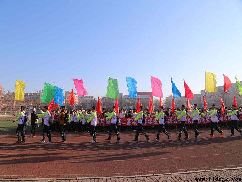 远足塔山，祭奠英烈