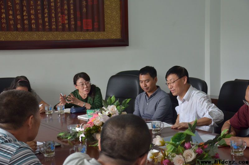 局长推门听课  推动我校教学