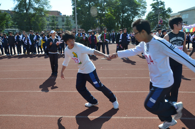 葫芦岛市二高中运动会百米接力赛