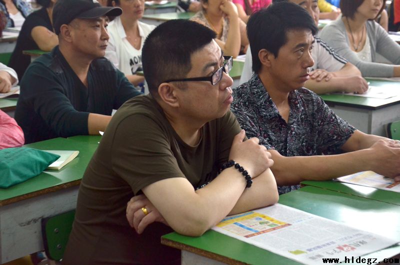 家校沟通，形成利于学生发展的合力 ——记二高中高一高二家长会