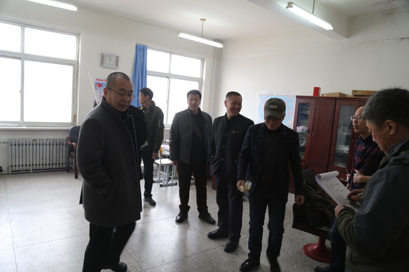 市二高中进行校园安全大检查