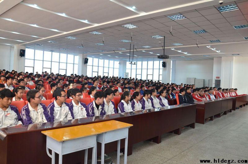 二高中召开新学期校会