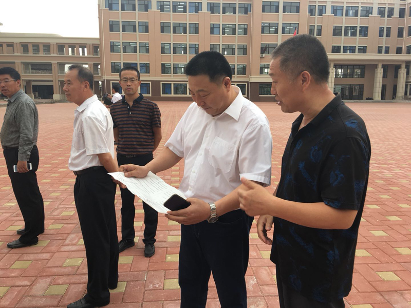 市教育局领导到二高中检查扫黑除恶专项斗争工作 并走访慰问一线教师
