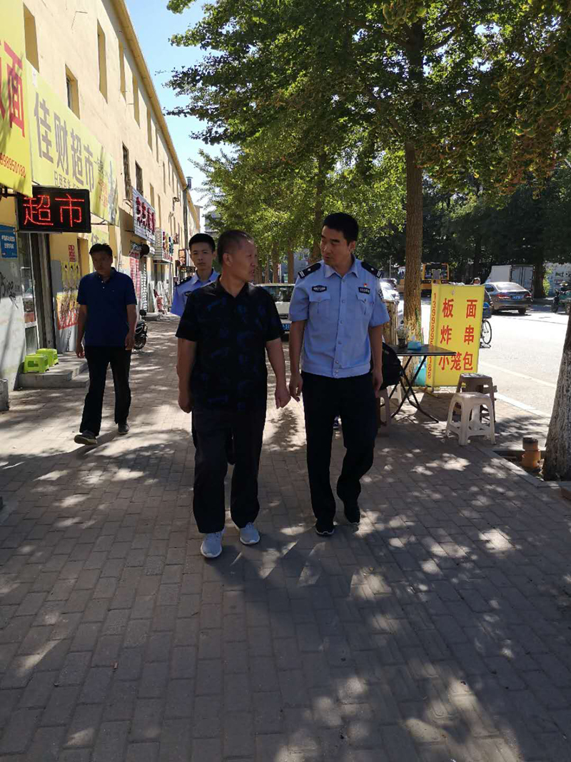 警校联手 确保校园平安