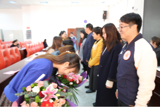 市二高中召开2019学年新教师拜师会