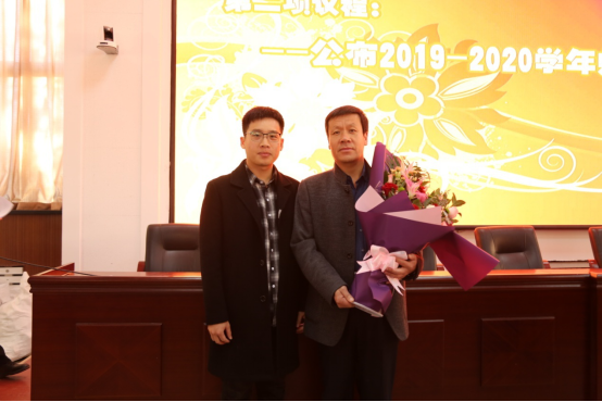 市二高中召开2019学年新教师拜师会
