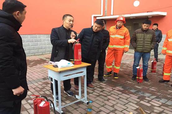 共筑平安防火墙，我们在行动！  ——市二高中舍办、安保处联合开展消防演练活动