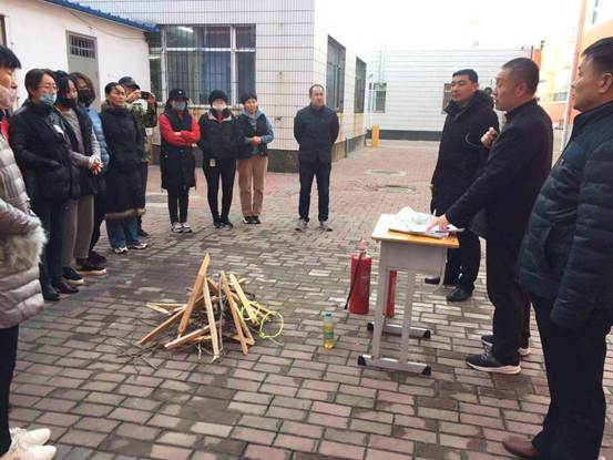 共筑平安防火墙，我们在行动！  ——市二高中舍办、安保处联合开展消防演练活动