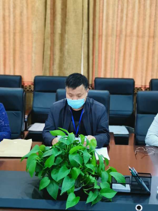 课题引领 深研精教 科研兴校