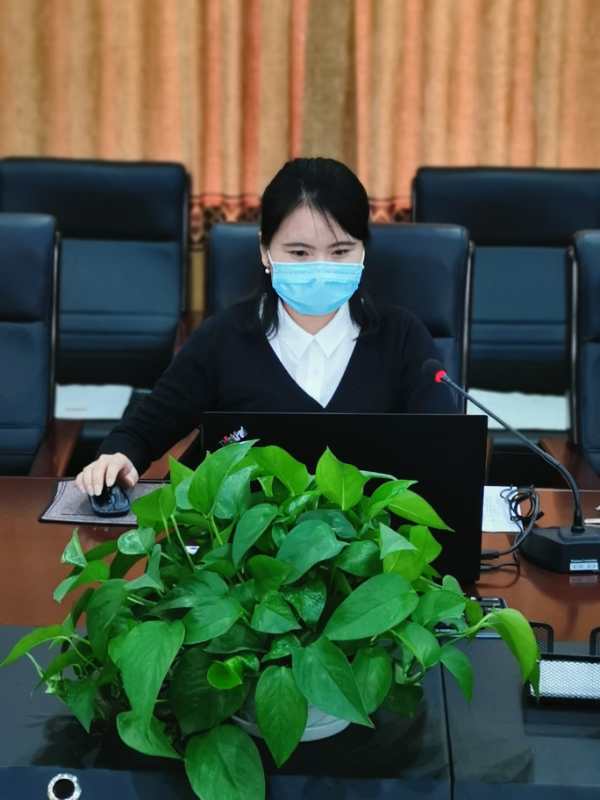 课题引领 深研精教 科研兴校