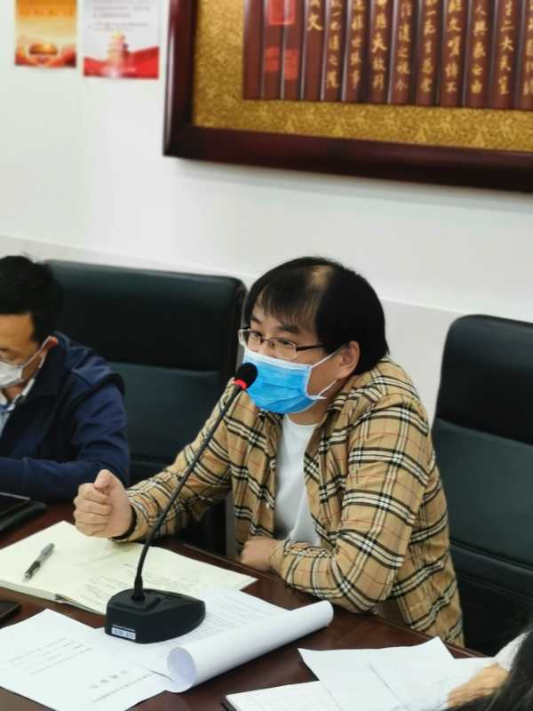 课题引领 深研精教 科研兴校