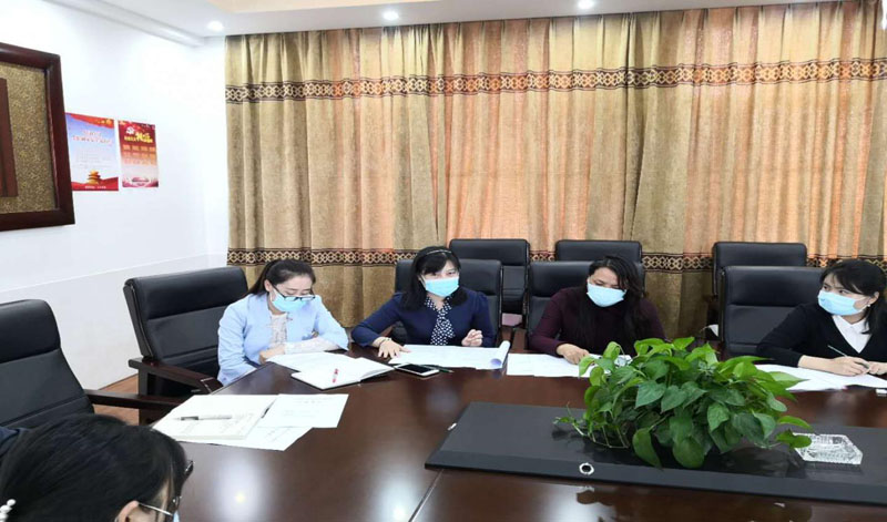 课题引领 深研精教 科研兴校